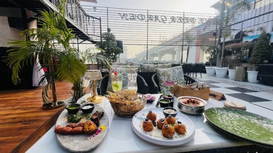 <strong>monsoon food in Noida</strong>