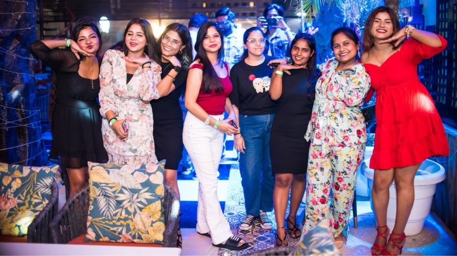 Ladies Night Noida Free Drink Wednesday