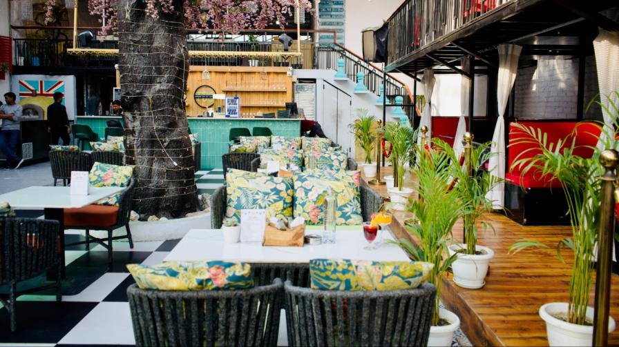 Romantic Restaurant in Noida For Couples