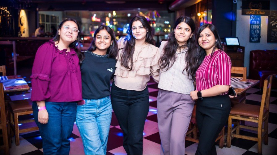 Ladies Night Noida Free Drink Wednesday